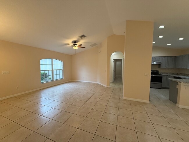 Building Photo - 972 N Fairbairn Dr