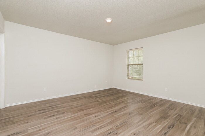 Building Photo - 8911 Bonnie Butler