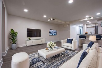 Building Photo - 116-118 N 32nd Avenue