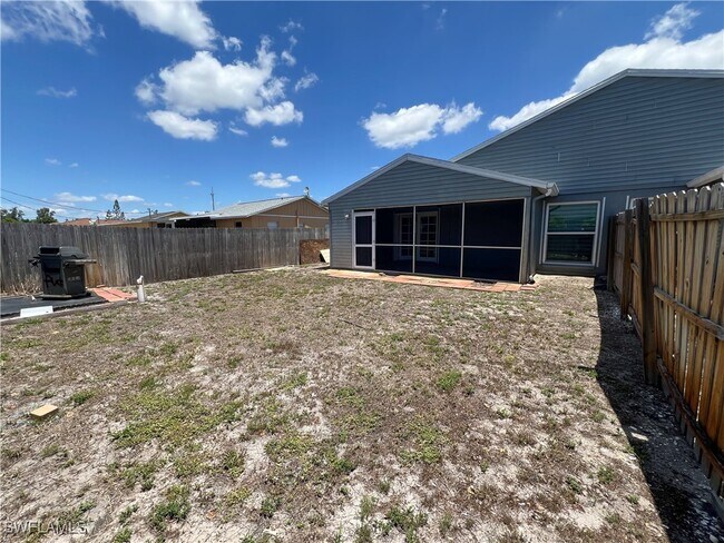 Building Photo - 17466 Ellie Dr