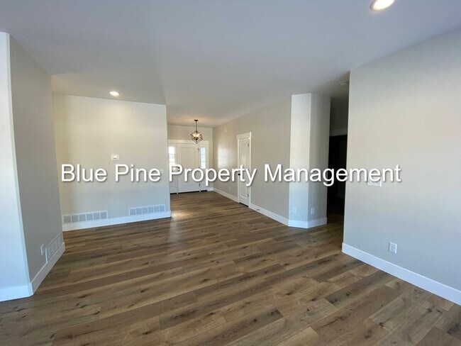 Building Photo - 1104 Cypress Loop