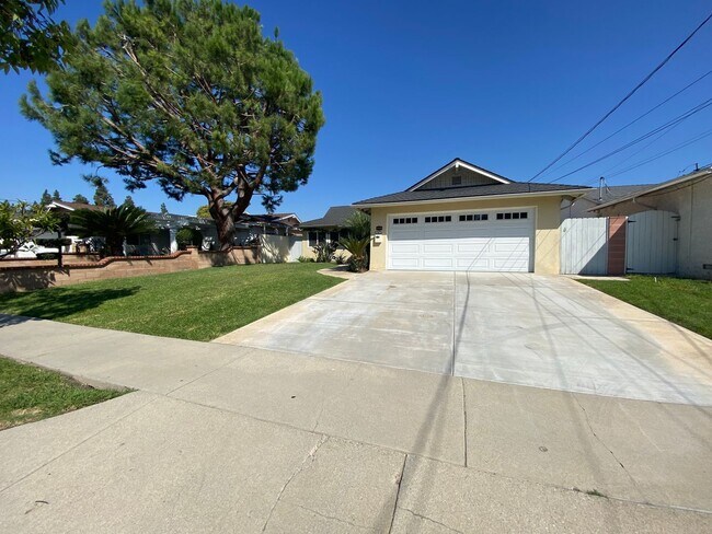 Building Photo - Remodeled 3 Bedroom Lakewood House For Rent-Ready For Move-in ASAP!