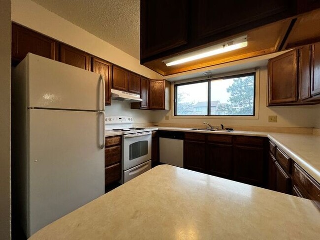 Building Photo - $1,435 | 2 Bedroom + Bonus Room, 1.5 Bathroom Town Home | No Pets | Available for an Immediate Mo...