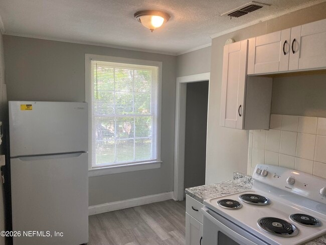 Building Photo - 2854 Wickwire St