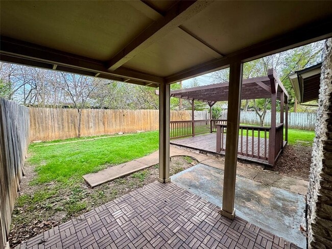 Building Photo - 2102 Pompton Dr