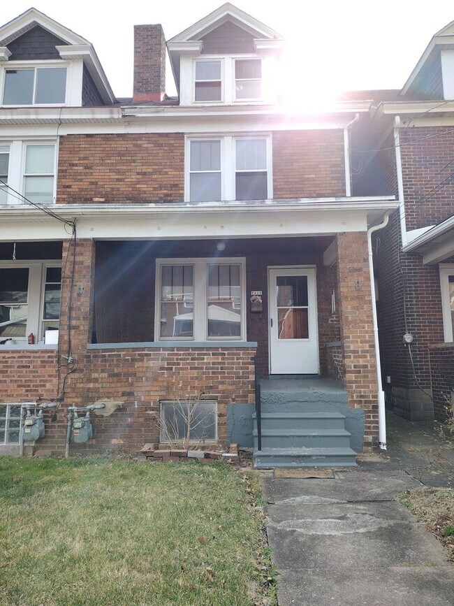 Primary Photo - Remodeled 3 Bedroom Home - Available Now!