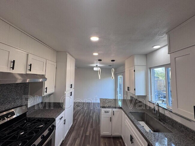 Building Photo - 2127 Inman Ave