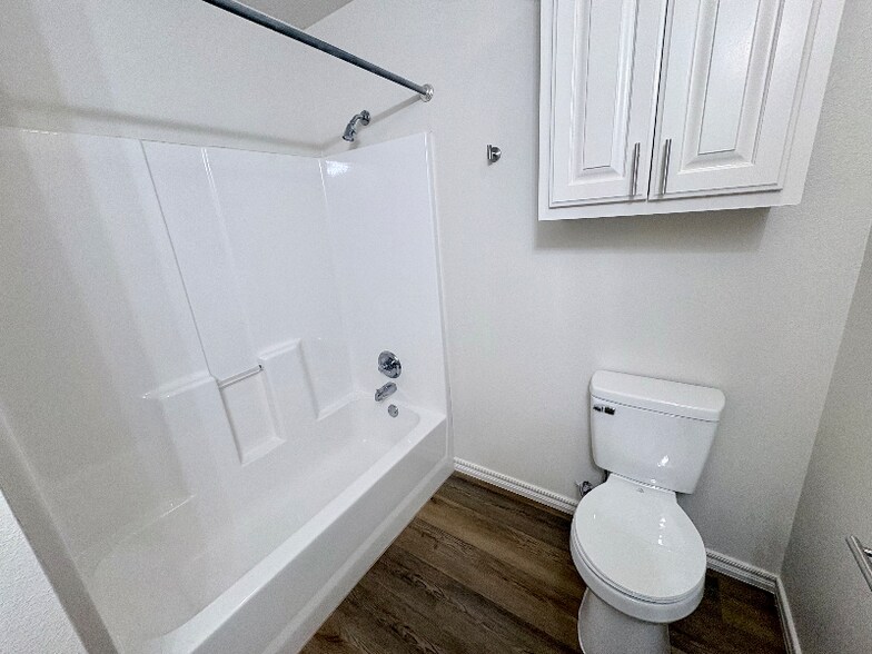 Building Photo - 955 Hamilton Falls