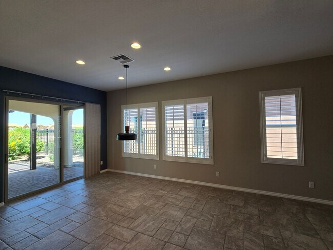 Building Photo - 35532 N Sunset Trail