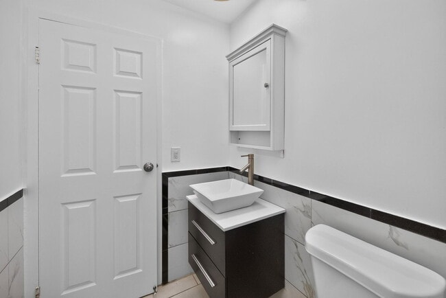 Building Photo - 5458 Beechmont Ave