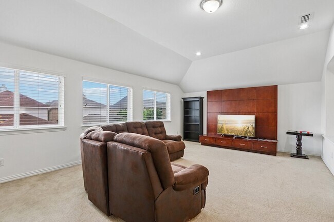 Building Photo - 5625 Kerry Dr
