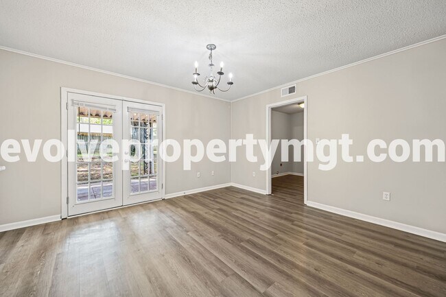 Building Photo - Charming Collierville home in PRIME location!