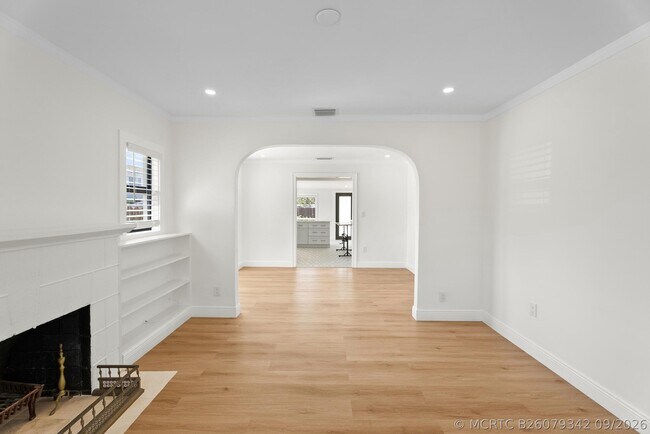 Building Photo - 517 55th St
