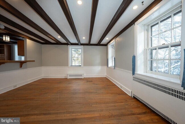 Building Photo - 625 Chelten Hills Dr