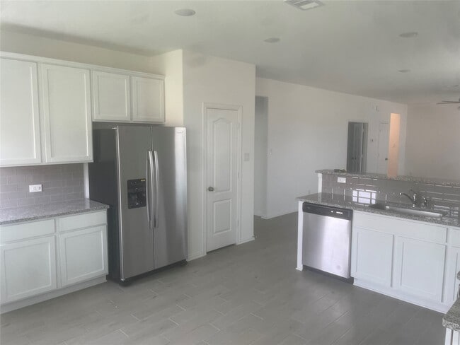Building Photo - 8111 Royal Palm Ct