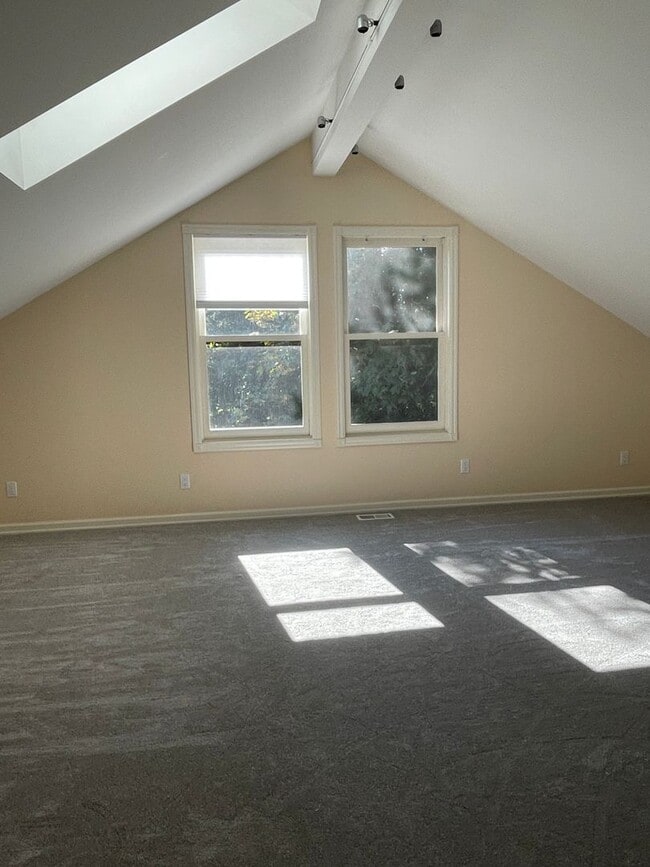 Building Photo - CHARMING MULTNOMAH VILLAGE CUSTOM HOME AVA...