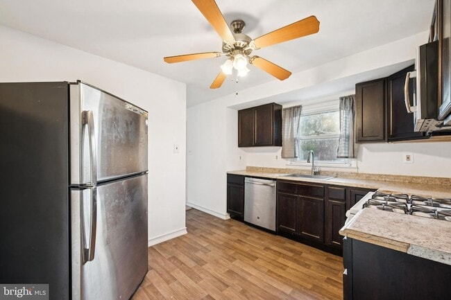 Building Photo - 610 Lee Ave