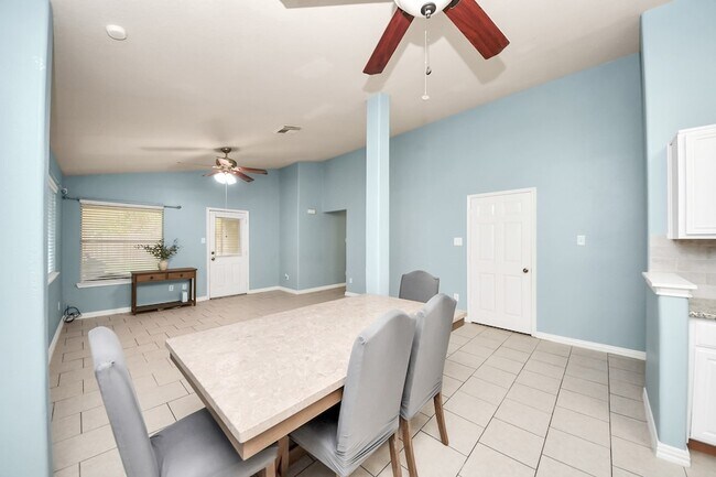 Building Photo - 20919 New Leaf Ct