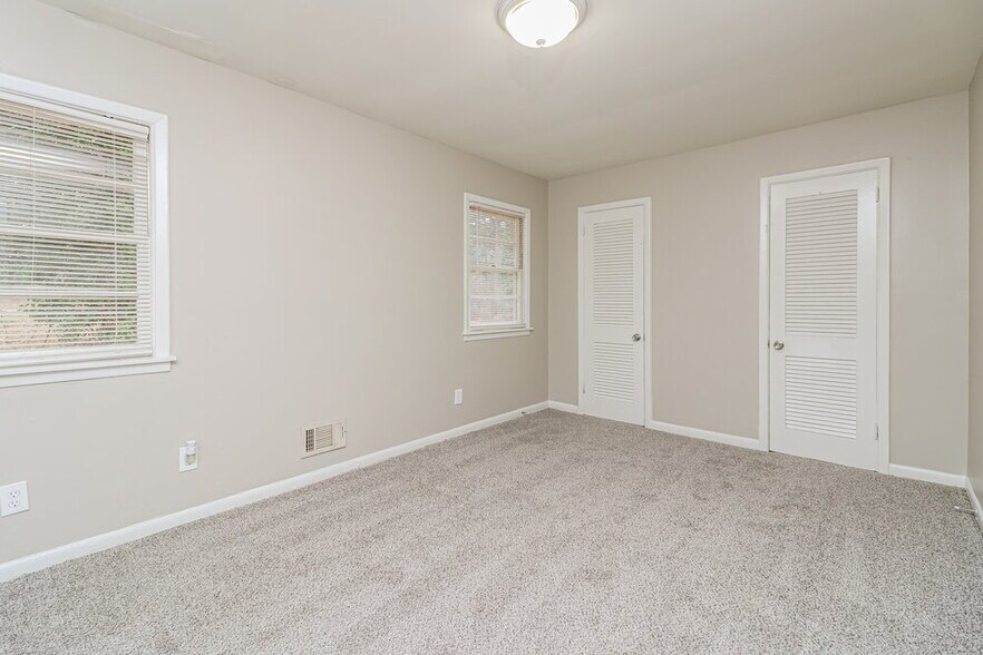 Building Photo - 3149 Beech Dr