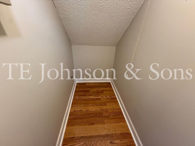Building Photo - Spacious 3 Bedroom Home with Primary Suite on Main Level in Camden Forest