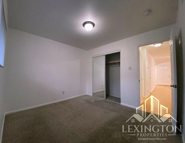 Building Photo - Stunning, 2BD/1BA, Condo in the Villaggio Community off Madison Ave. and Auburn Blvd.! ***Move-in...