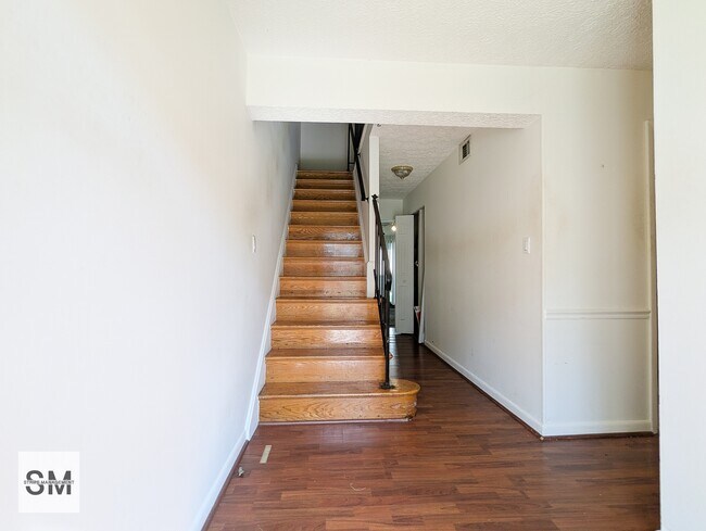 Building Photo - 8675 Seasons Way