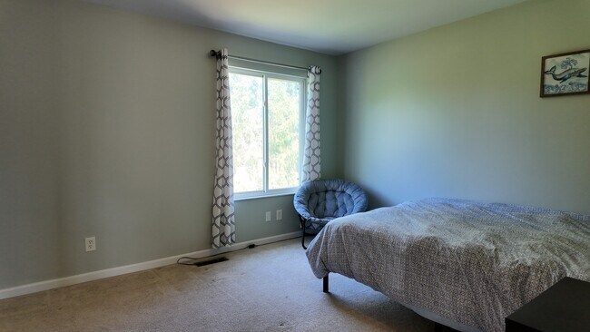 Building Photo - Spacious 4-Bed Gem with Balcony, Vaulted Ceilings, and Attached Garage in Loveland