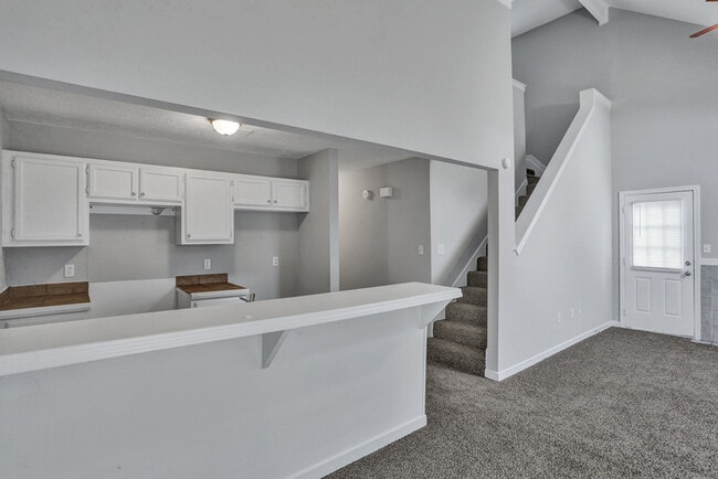 Building Photo - 324 N Grove Cir