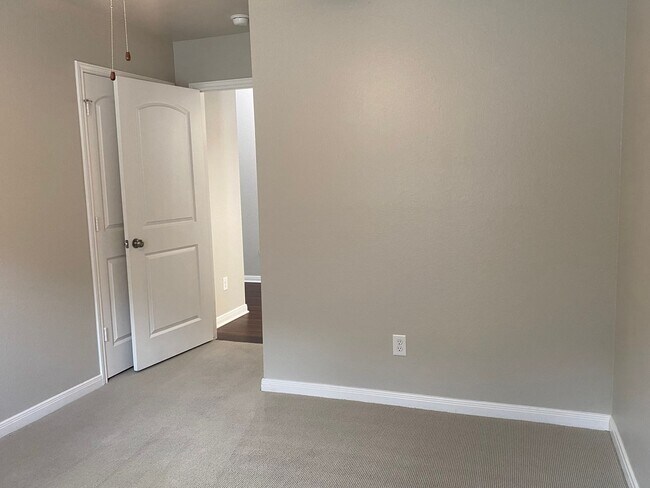 Building Photo - 4 BEDROOM CORNER LOT