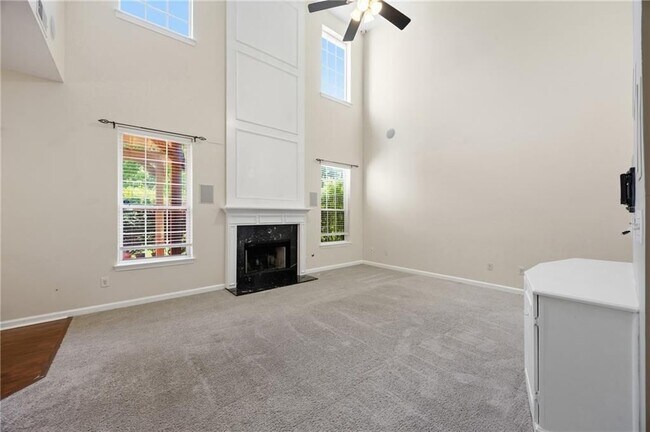 Building Photo - 1650 Huntcrest Way SW