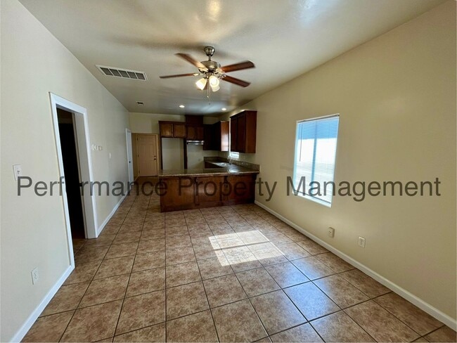 Building Photo - Charming 3 Bed/2 Bath Home w/ Large Yard