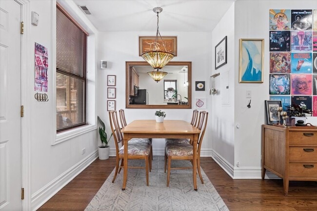 Building Photo - 1048 W Lawrence Ave