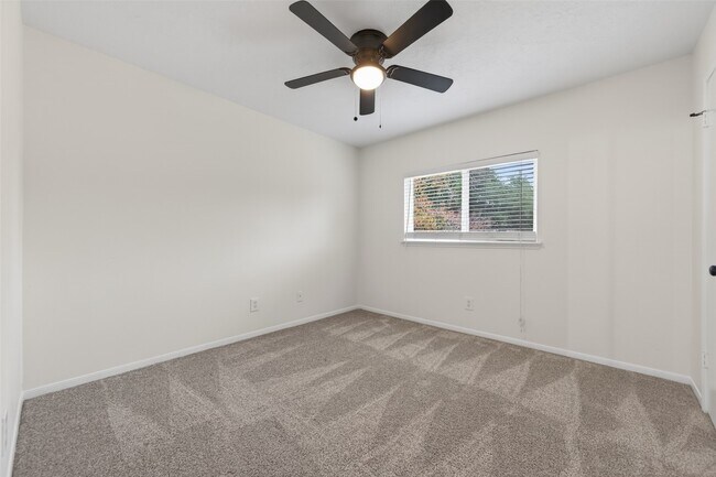 Building Photo - 10706 Lazy Meadows Dr