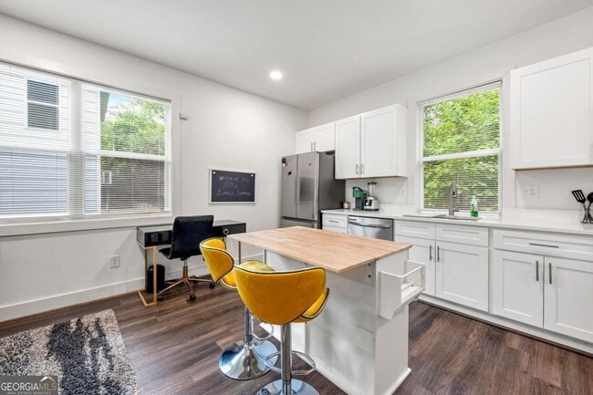 Building Photo - 1096 Wedgewood Dr NW