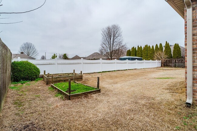 Building Photo - 602 SW Barn Valley Rd