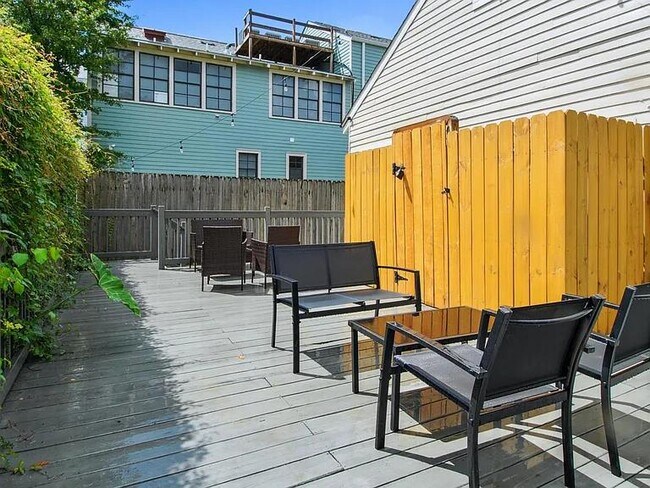 Primary Photo - 2225 Second St