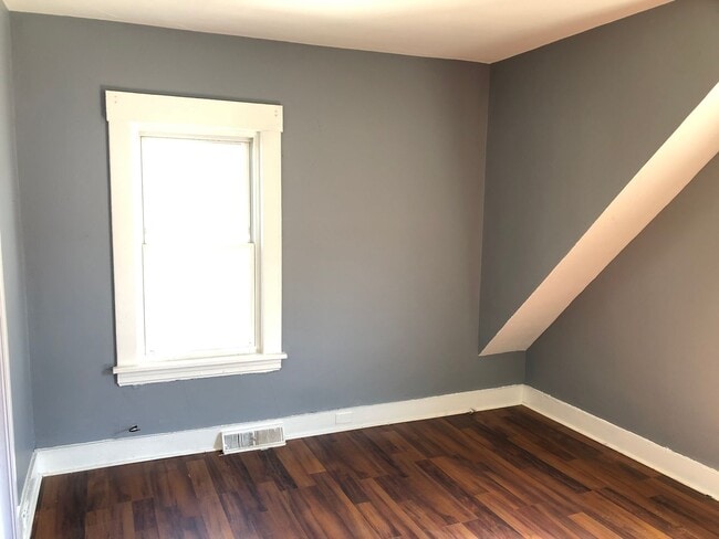 Building Photo - 5 BED 2 BATH SINGLE FAMILY HOME IN DETROIT-SHOREWAY NEIGHBORHOOD!