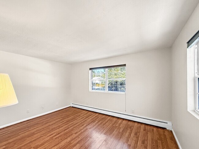 Building Photo - 6 Venice St