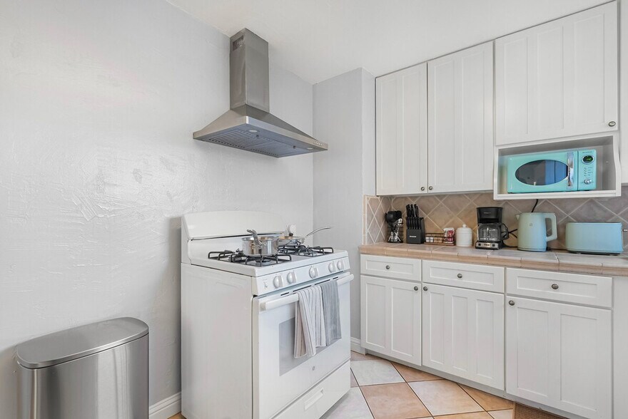 Building Photo - 2391 Shibley Ave