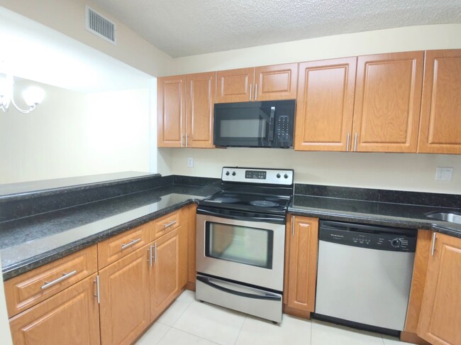 Building Photo - Spacious 2BR in Terrazas Del Sol