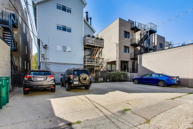 Building Photo - 1640 W Diversey Pkwy