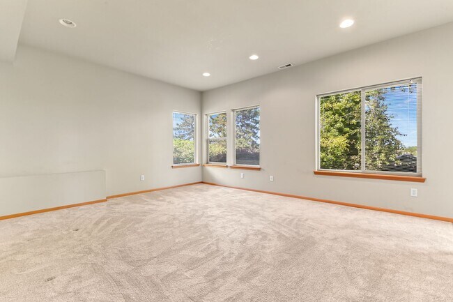 Building Photo - 2131- 2133 Yew Street