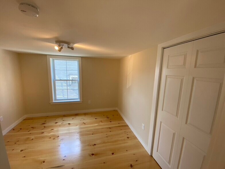 Building Photo - 41 School St