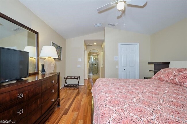 Building Photo - 5507 SW 14th Pl