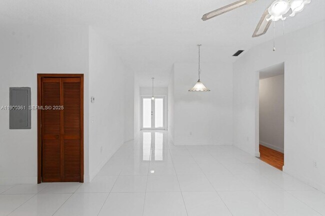 Building Photo - 9617 SW 144th Pl