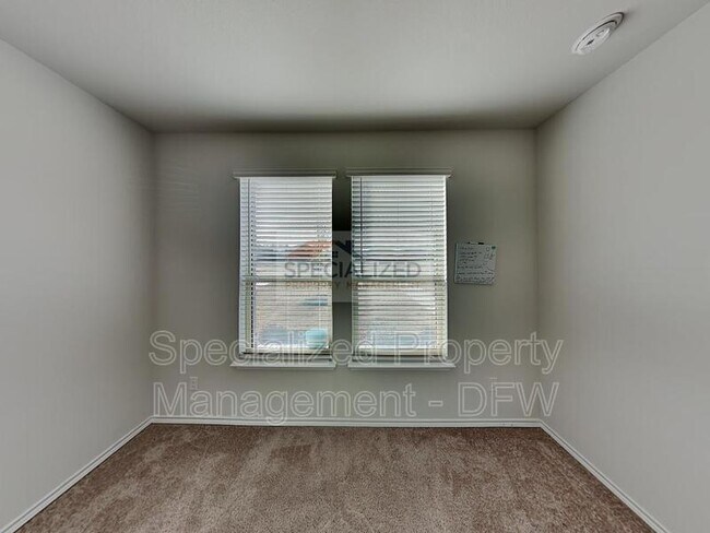 Building Photo - 453 Milverton Dr