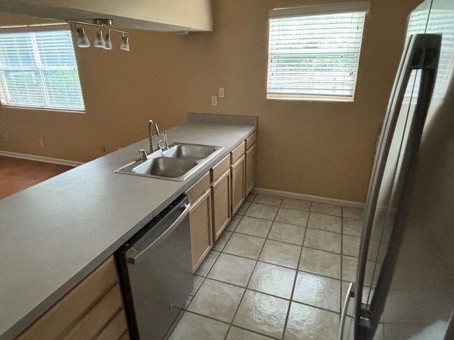 Building Photo - Charming 3/2 Home with Pet-Friendly Yard &...