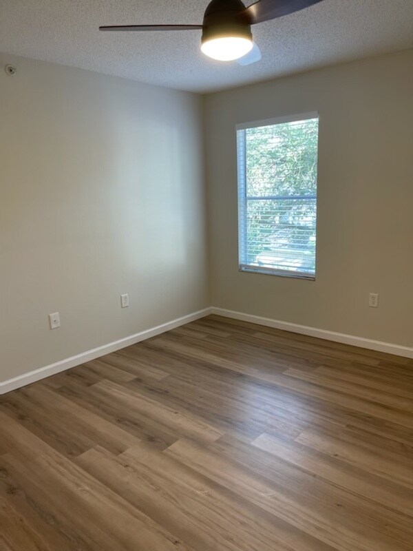 Building Photo - 642 Dory Ln