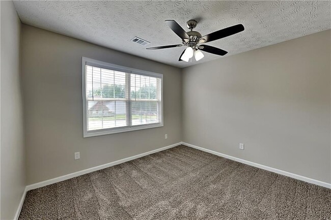 Building Photo - 658 Castlebrooke Way SE