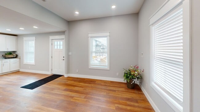 Building Photo - 1310 Forest Ave